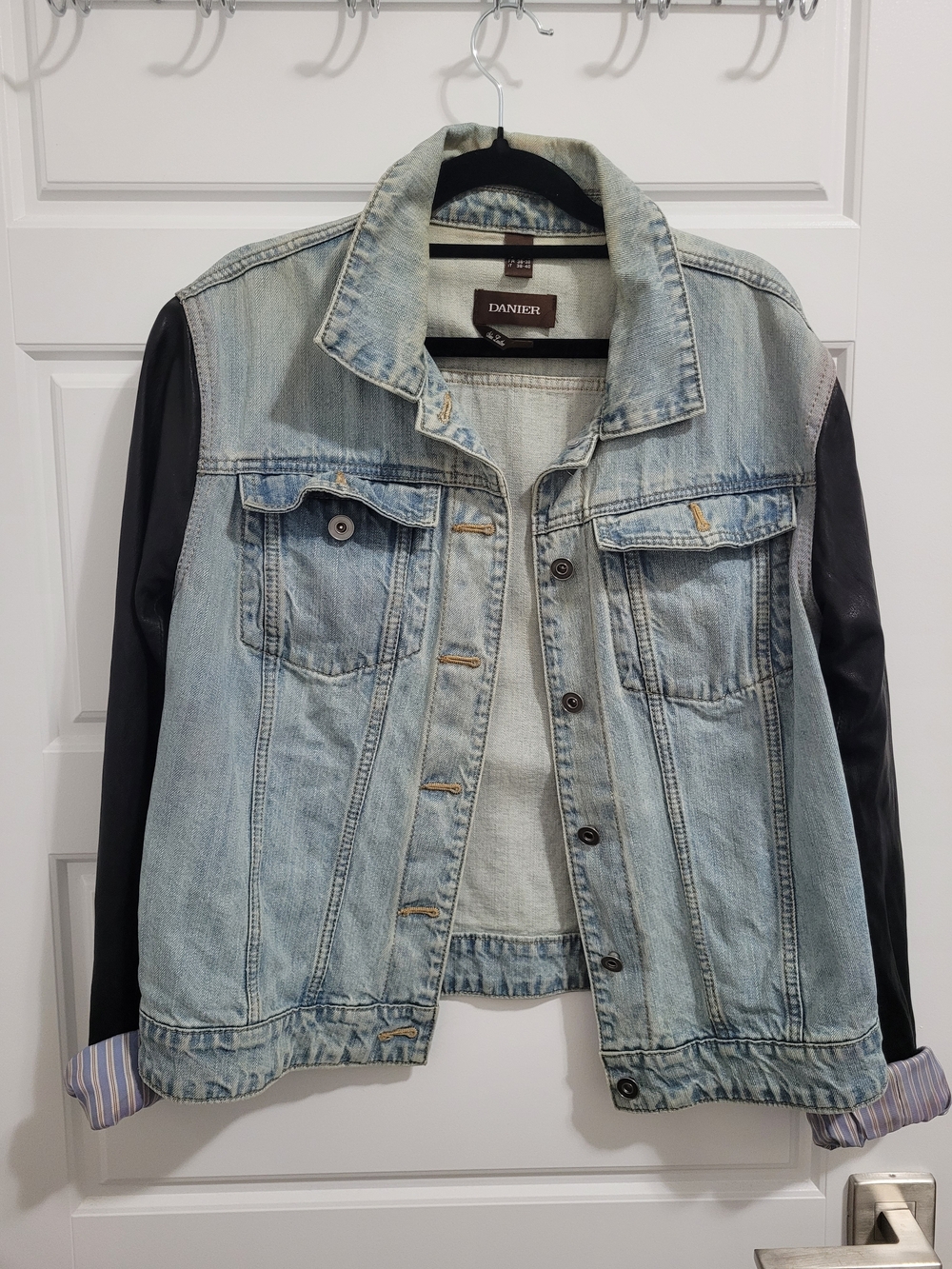 2000s Danier Light Wash Denim Jacket with Leather Sleeves